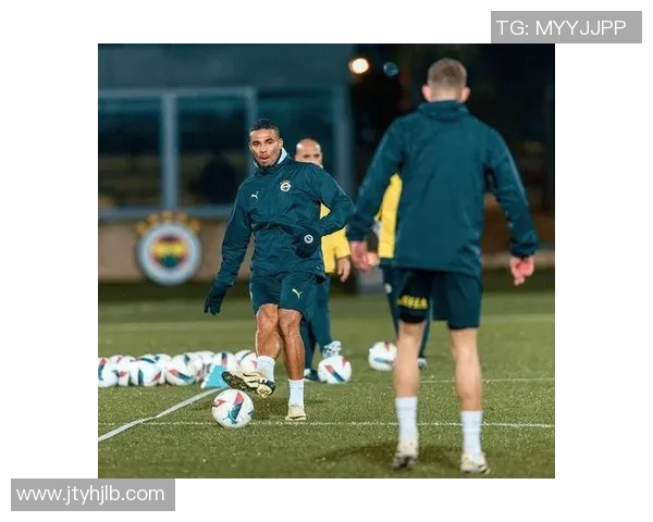 足球球星穿鸳鸯鞋引发热议是谁打破常规风格引领新潮流 足球球星穿鸳鸯鞋引发热议是谁打破常规风格引领新潮流