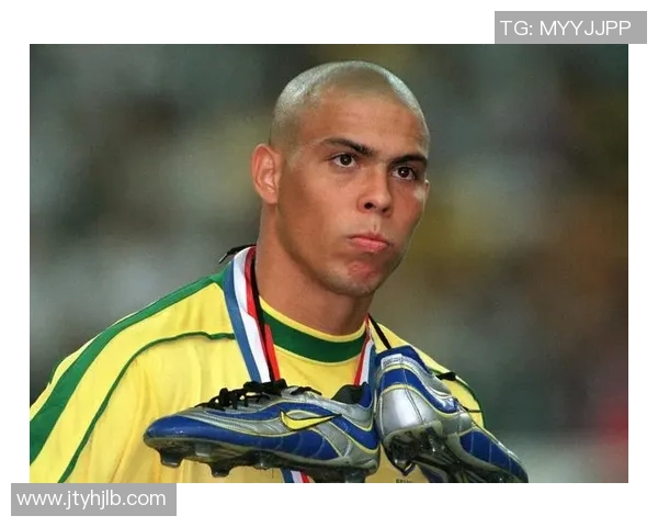 《动漫足球传奇：从绿茵场到银幕，球星们的动感人生》